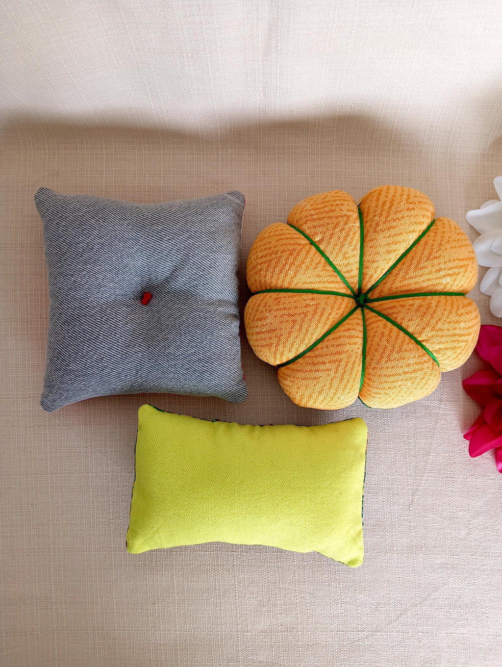 3 Coussins Porte-épingles Et Aiguiseur Tess